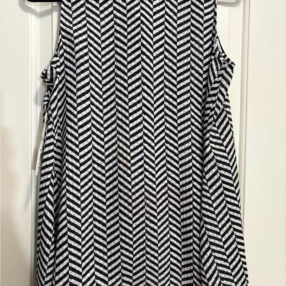 Black and White Sleeveless Chevron Top - Picture 6 of 7